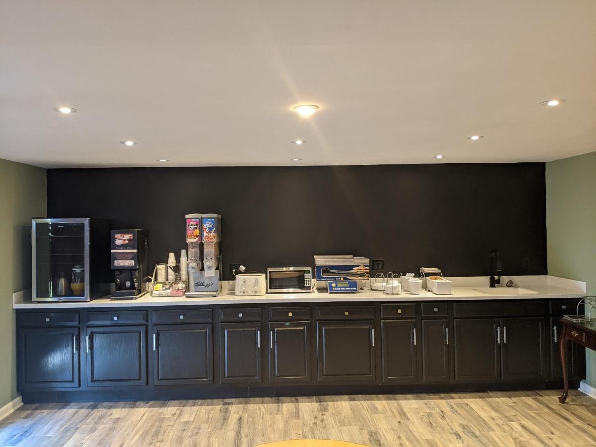 Super 8 By Wyndham Shelbyville Esterno foto