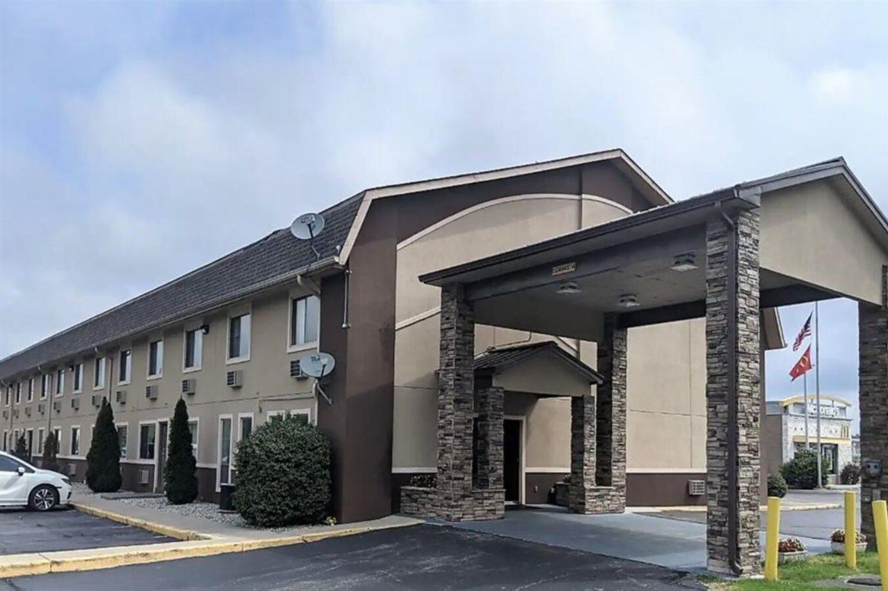 Super 8 By Wyndham Shelbyville Esterno foto