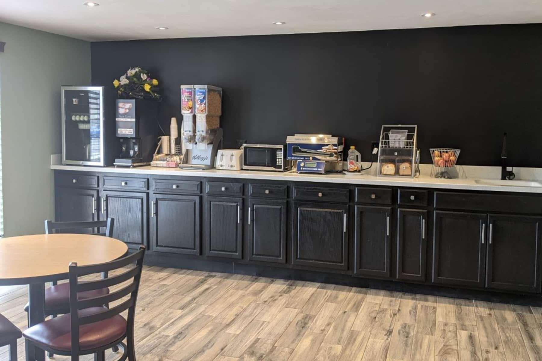 Super 8 By Wyndham Shelbyville Esterno foto
