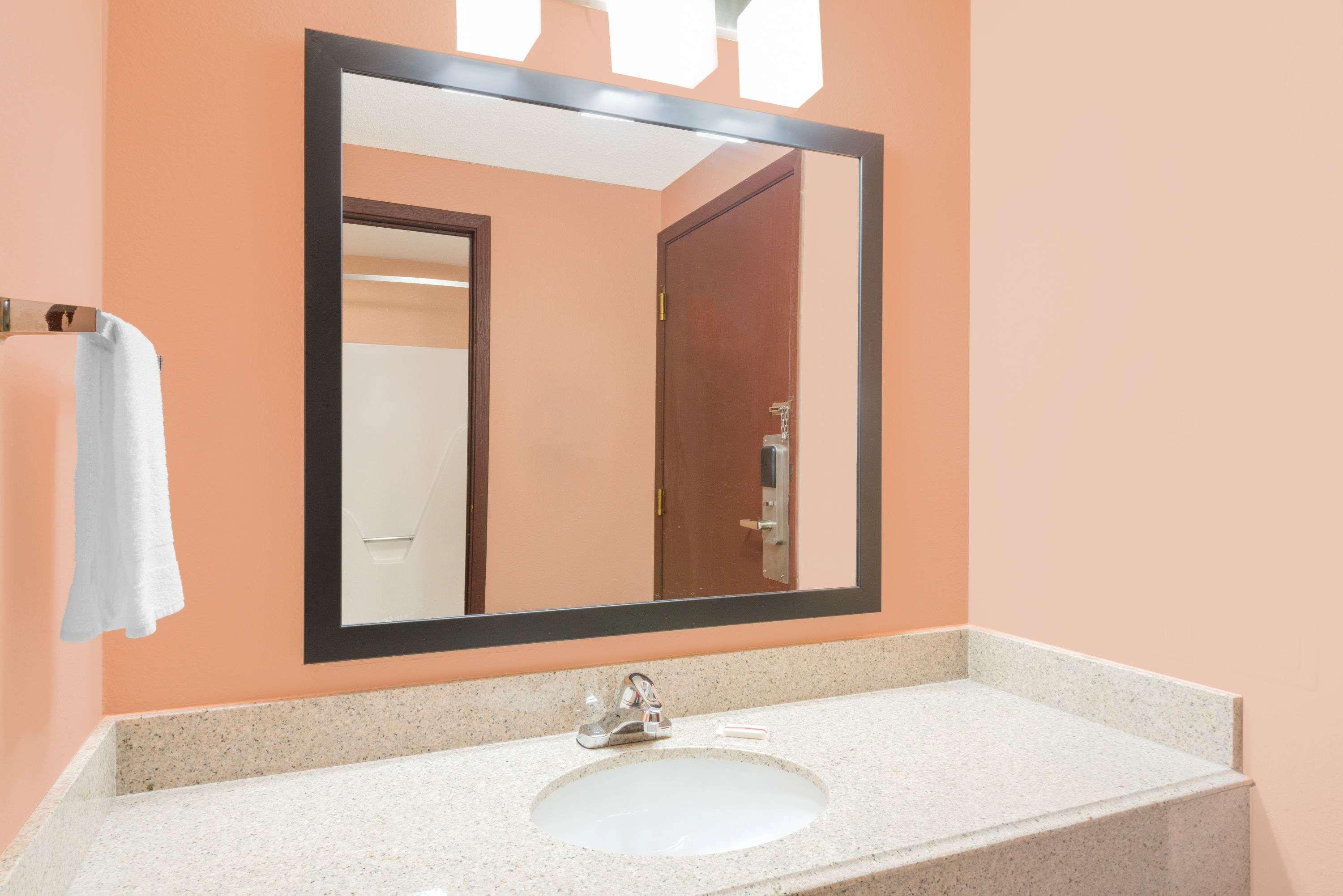 Super 8 By Wyndham Shelbyville Esterno foto